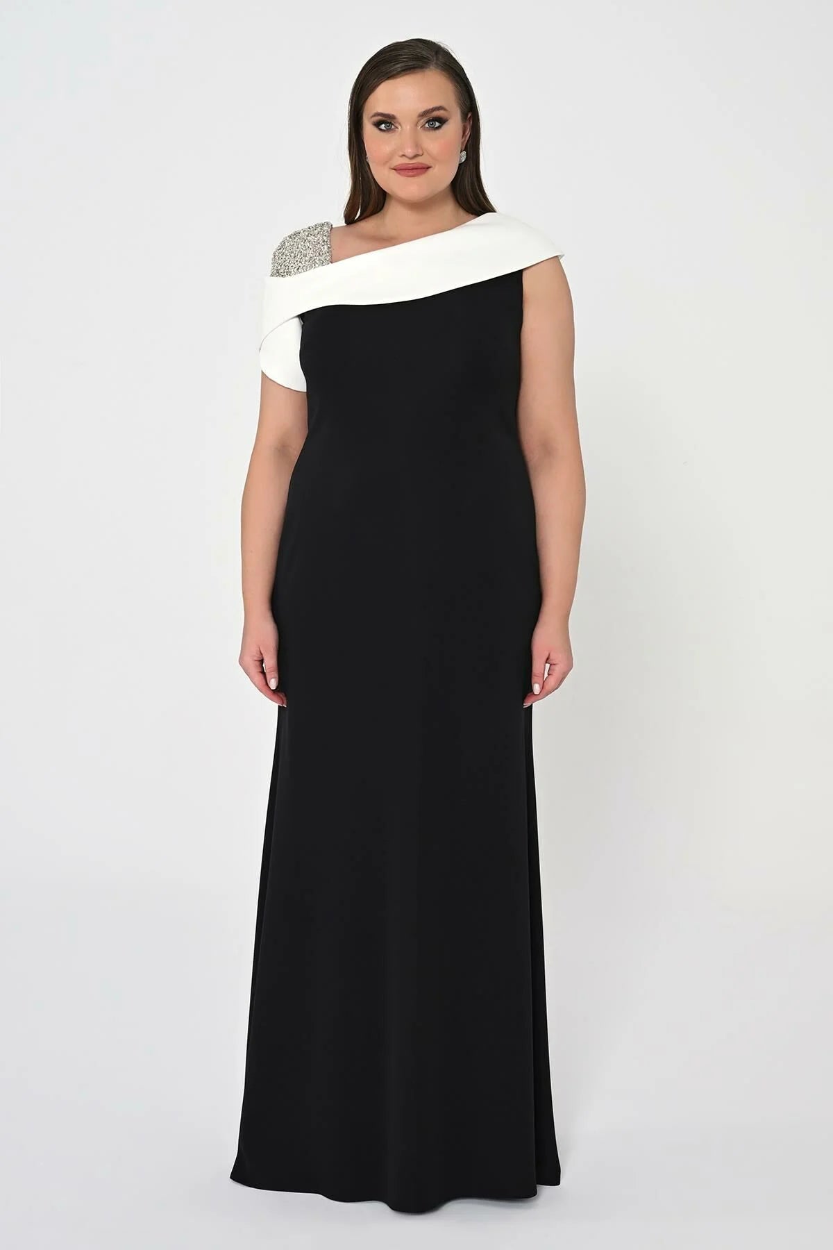 Plus Size - Embroidered Shoulder Crepe Dress - Maxi - Black & White