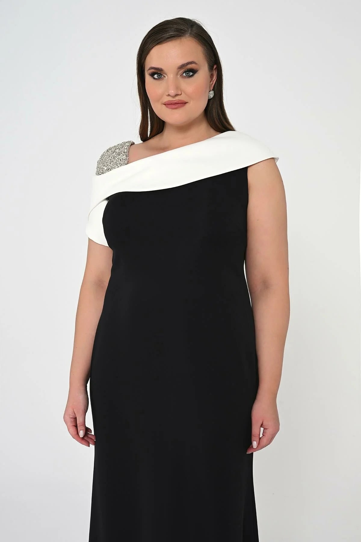 Plus Size - Embroidered Shoulder Crepe Dress - Maxi - Black & White