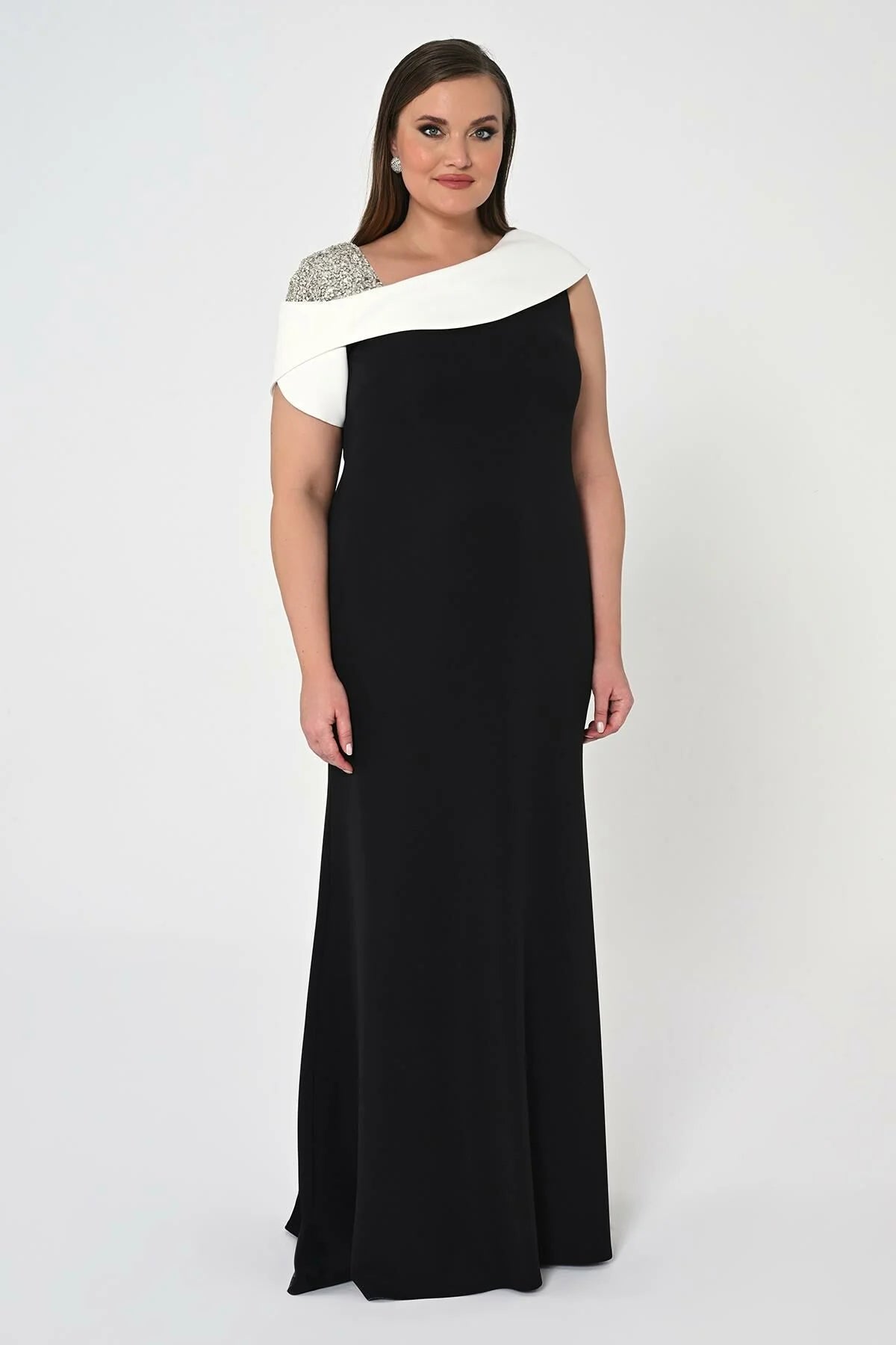 Plus Size - Embroidered Shoulder Crepe Dress - Maxi - Black & White