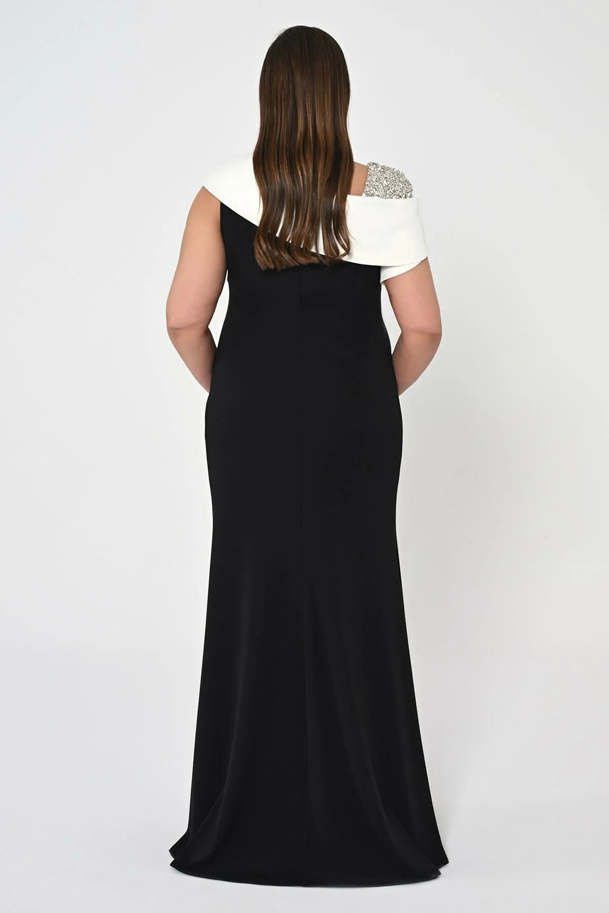 Plus Size - Embroidered Shoulder Crepe Dress - Maxi - Black & White
