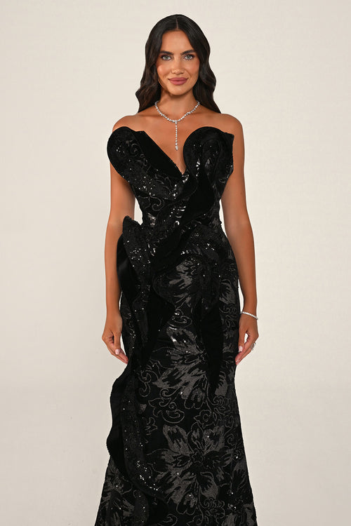 Ombrelle gown in black, close-up of the velvet bodice and ruffle